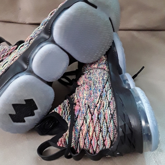 Lebron James xv/ big kid 7 - Picture 3 of 4